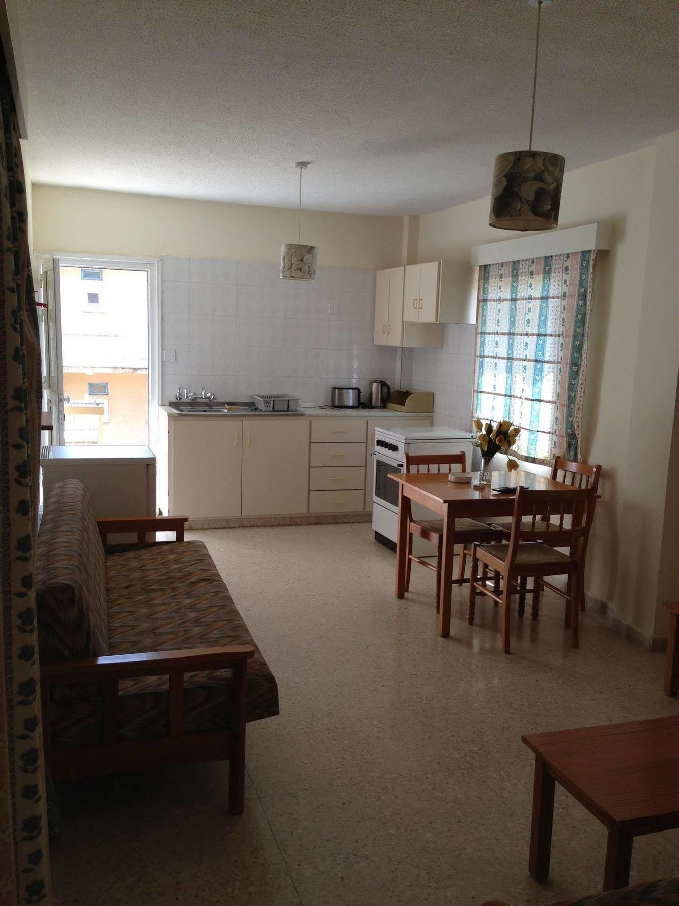 Constantaras Apartments Protaras Exteriör bild