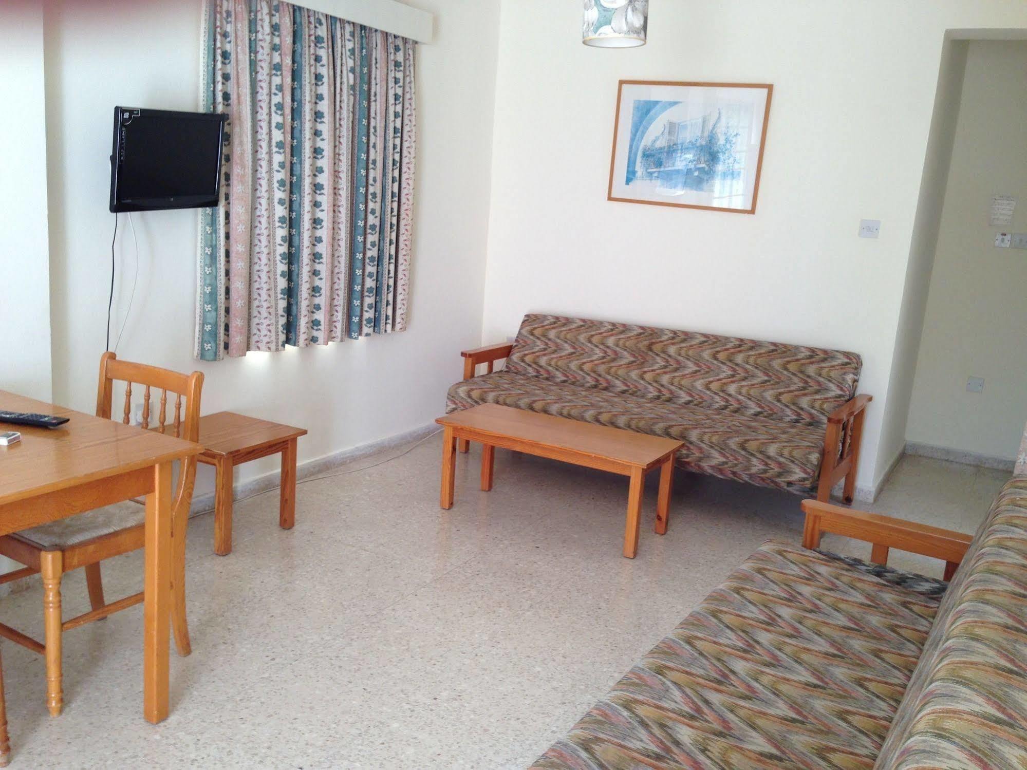 Constantaras Apartments Protaras Exteriör bild