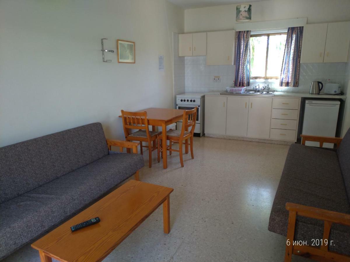 Constantaras Apartments Protaras Exteriör bild